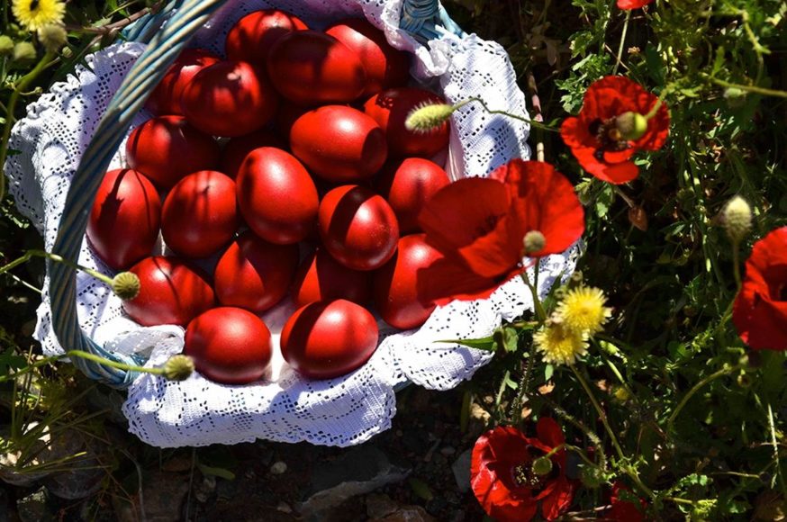 Βαμμένα Κόκκινα Αυγά