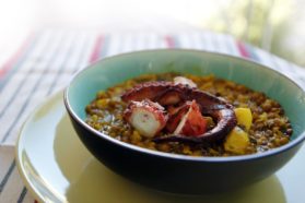 Φακές και Χταπόδι μ’ Αρωματικά