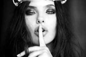 Η Σιωπή ειναι κορώνα στο κεφάλι σου