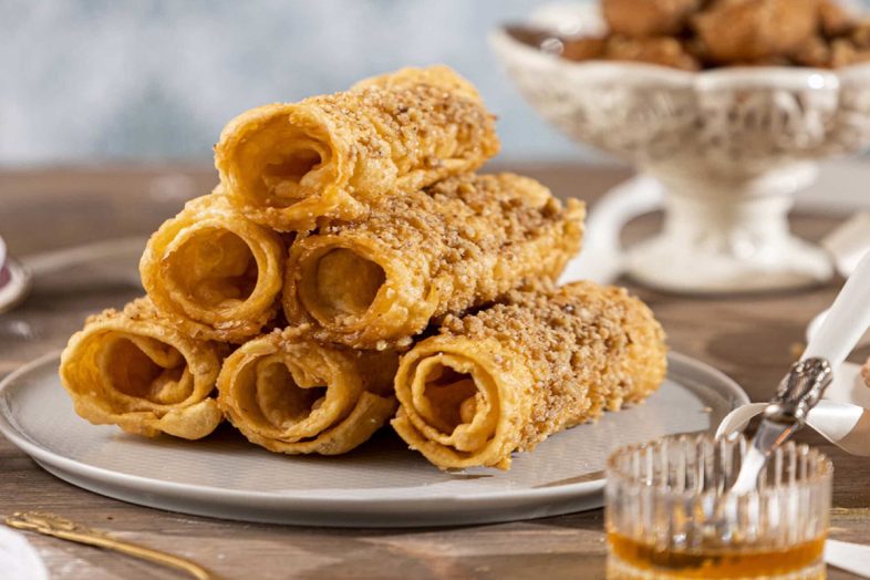 Δίπλες τραγανές και μελωμένες