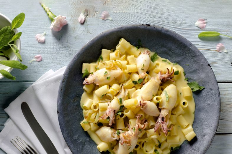 Καλαμάρια με τζίντζερ & κοφτό μακαρονάκι