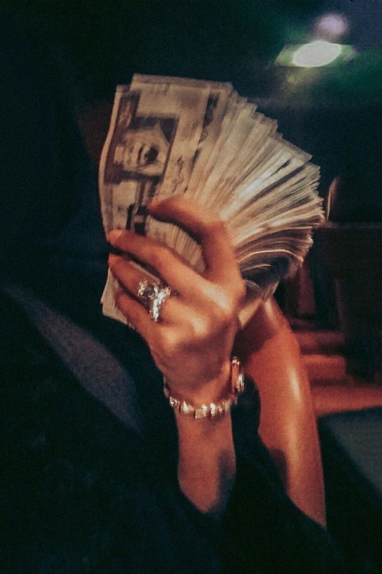 Πώς Εξαφανίζονται τα Χρήματα Μέσω Offshore